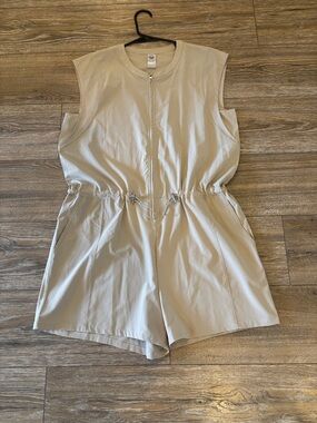 Le Verde Beige Sleeveless Zip-Front Women’s Drawstring Utility Romper Size M